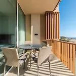 Sunny Coastal Getaway Coast By Pikhost Villa