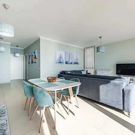 Sunny Coastal Getaway Coast By Pikhost Villa