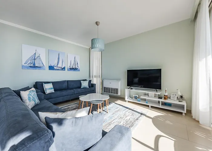 Villa Sunny Coastal Getaway Coast By Pikhost