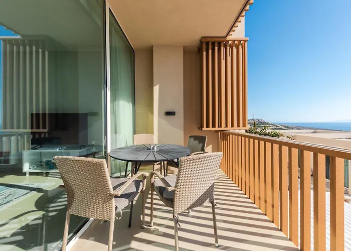 Sunny Coastal Getaway Coast By Pikhost Villa