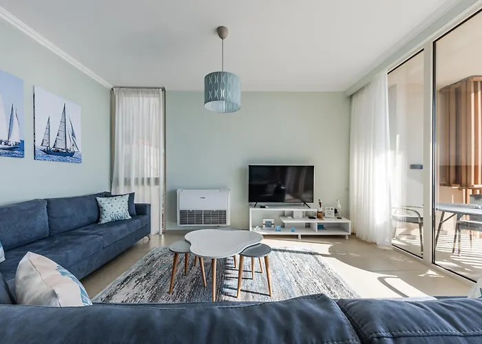 Villa Sunny Coastal Getaway Coast By Pikhost *