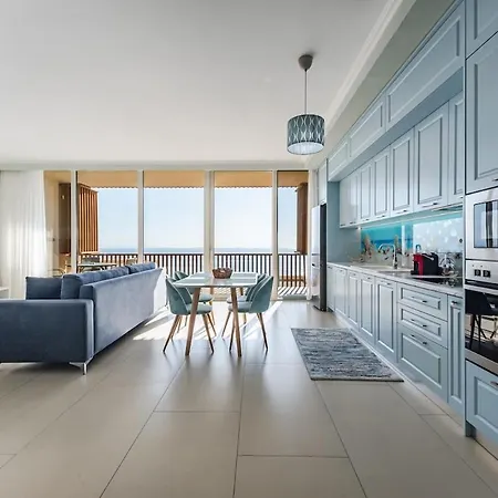 Sunny Coastal Getaway Coast *