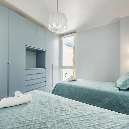 Villa Sunny Coastal Getaway Coast By Pikhost *
