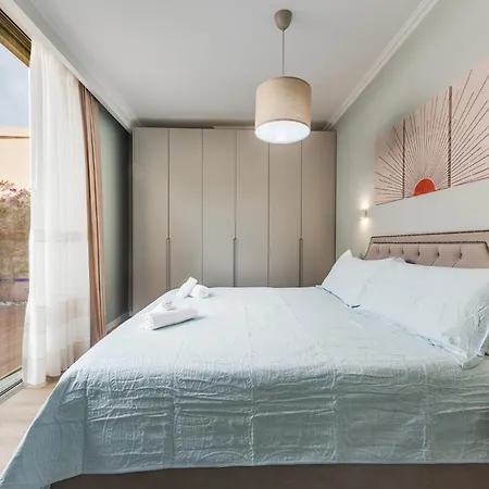 Villa Sunny Coastal Getaway Coast By Pikhost *