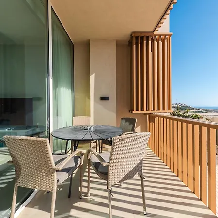 Sunny Coastal Getaway Coast By Pikhost Villa